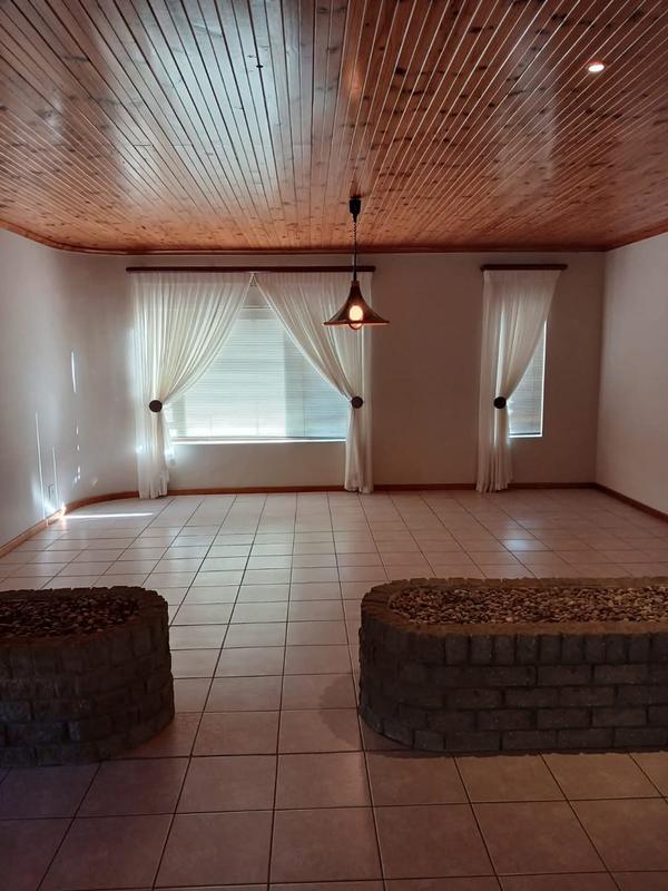 4 Bedroom Property for Sale in Lutzville Western Cape